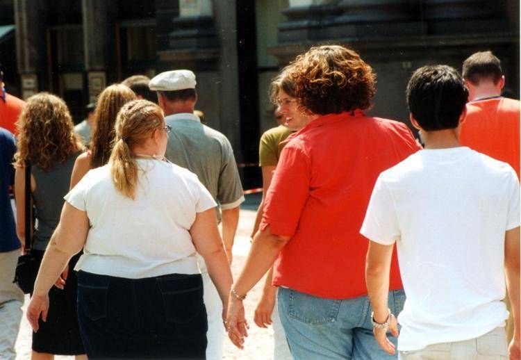 Aumento dei casi di cancro tra giovani e anziani: il legame con l’obesità secondo uno studio