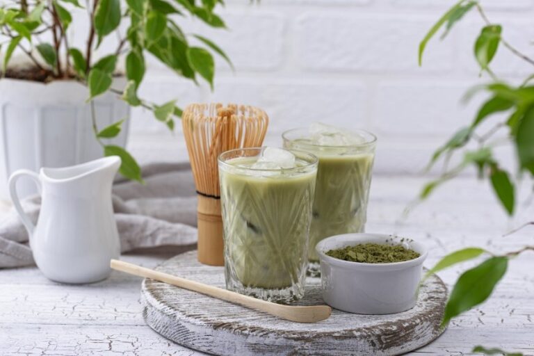 Global mixology: il tè matcha entra nei cocktail, il Paradiso presenta la Barcelona Cocktail Fest, cresce l’interesse per il gin di Emma Watson