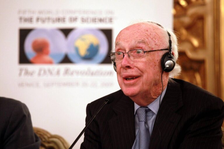Morte di James Watson, premio Nobel per la scoperta del Dna a 97 anni